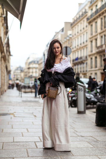 Paris: <a href="http://www.lifestyleasia.com/501308/paris-fashion-week-2017-streetstyle/">Lifestyle Asia</a>