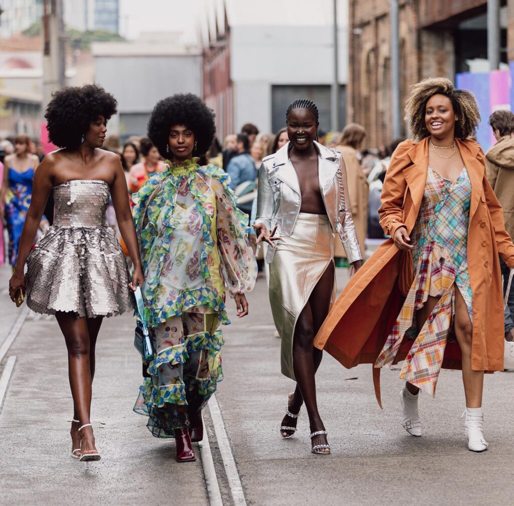 Schwarze Frauen auf der Australian Fashion Week